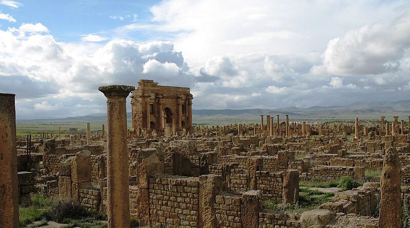 Ruiny římského města Timgad, Alžírsko
